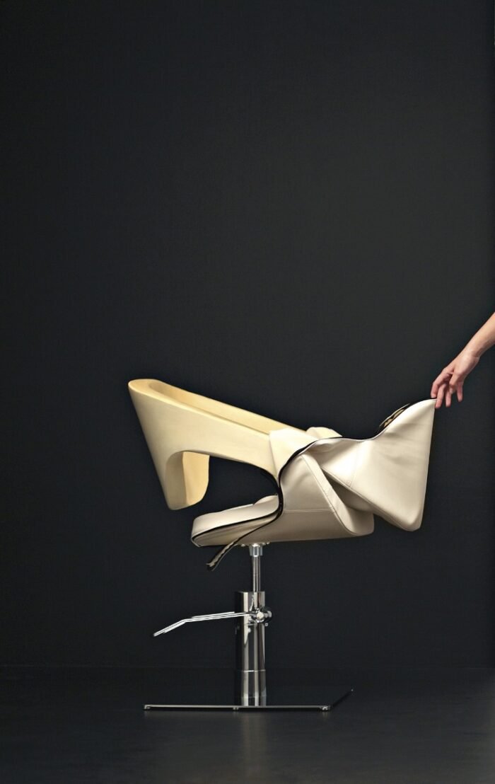 STRIPTEASE - Image 7